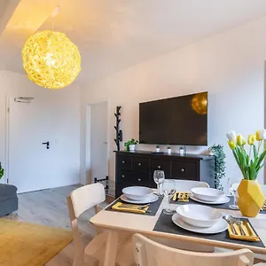 https://1-schulterblatt-apartments-hamburg-for-6.hamburg-hotels-de.com